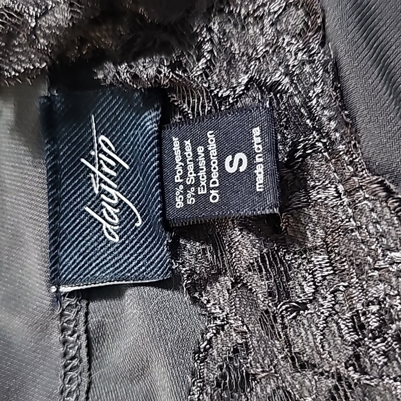 BKE | Daytrip Lace Trim Longsleeve Top - Picture 4 of 4